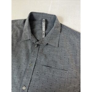 Vuori Men Bridge Short Sleeve Button Down Shirt Gray Pattern Stretch Large V184